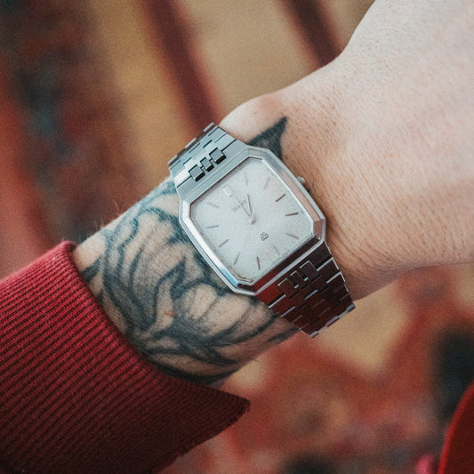 Seiko Quartz – Textured Dial (AP-Style Bracelet)