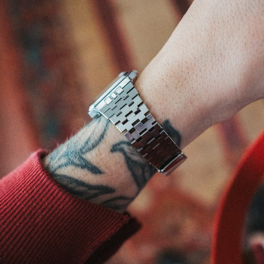 Seiko Quartz – Textured Dial (AP-Style Bracelet)