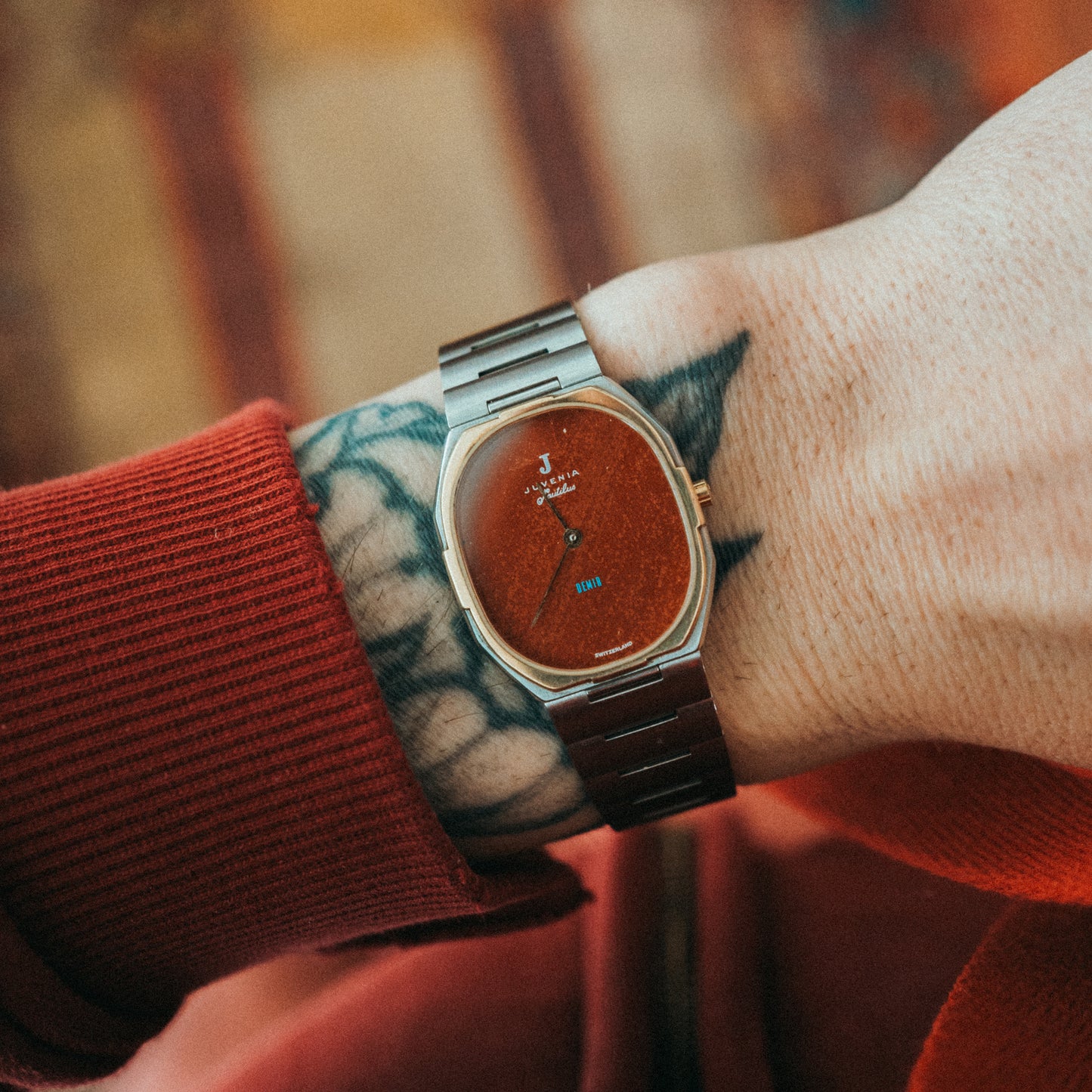 Juvenia - Red Agate Dial