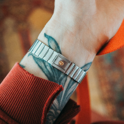 Juvenia - Red Agate Dial