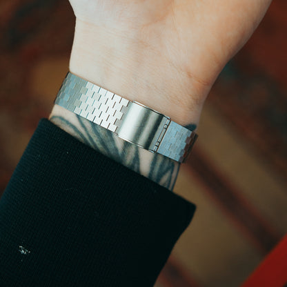 Seiko Nebula Dial bracelet side view