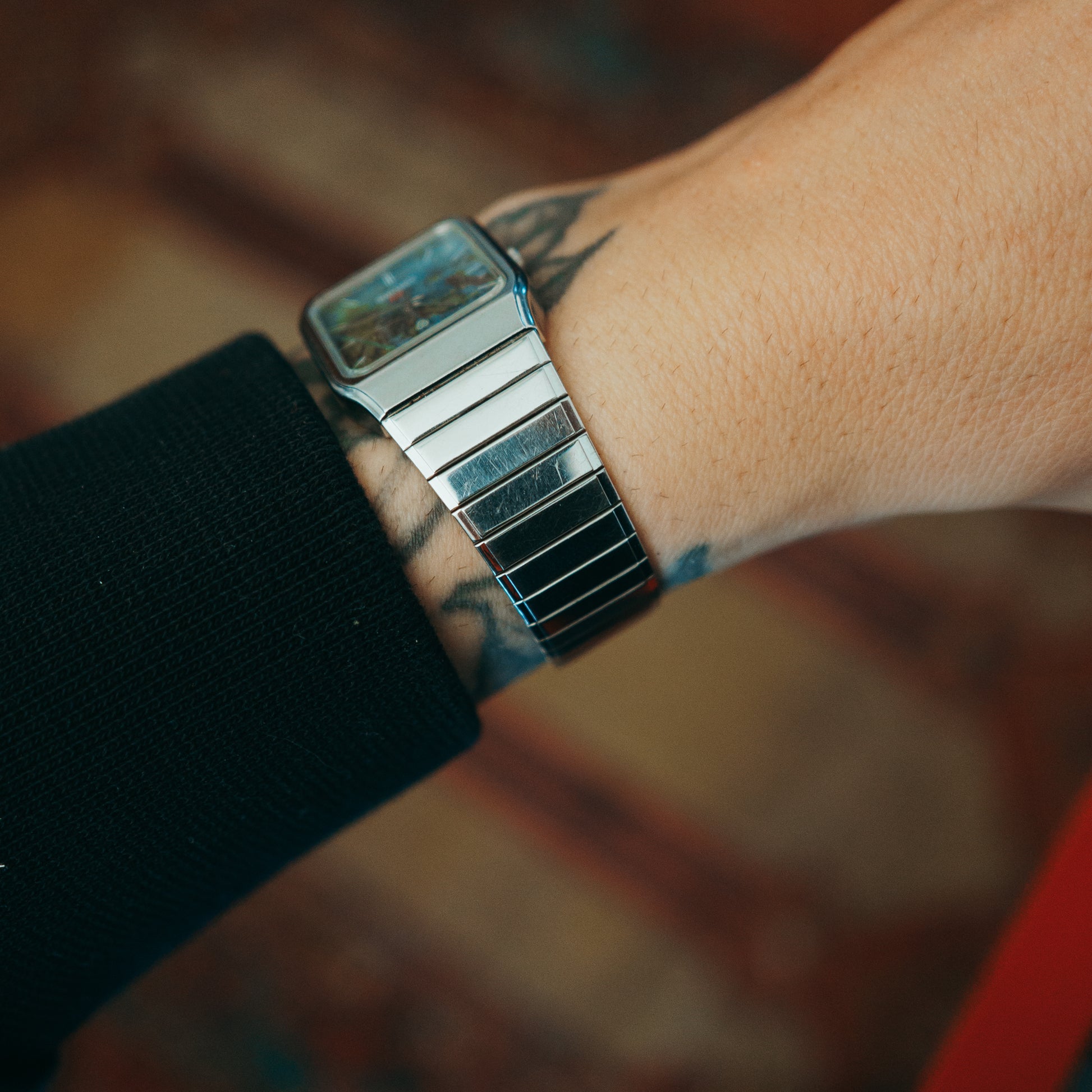 Seiko Quartz Serpentine Dial side profile on wrist