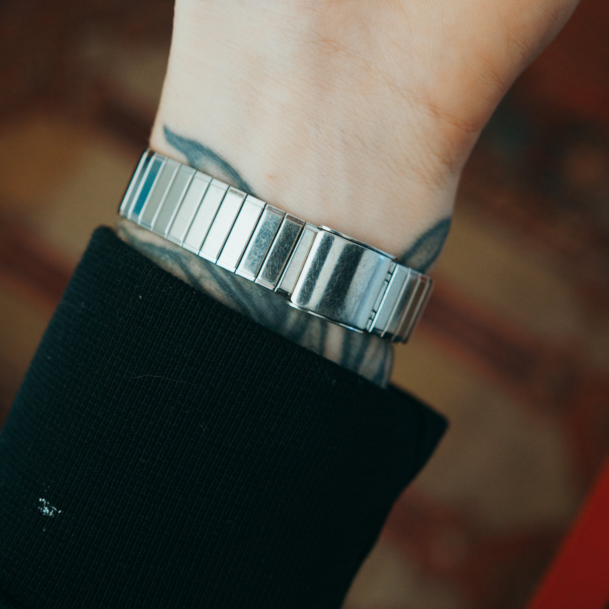 Seiko Quartz Serpentine Dial bracelet clasp detail