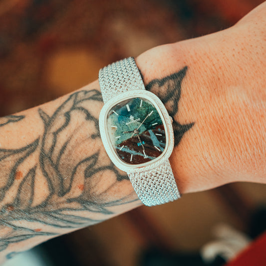 Sandoz Quartz Custom Stone Dial mesh bracelet clasp view