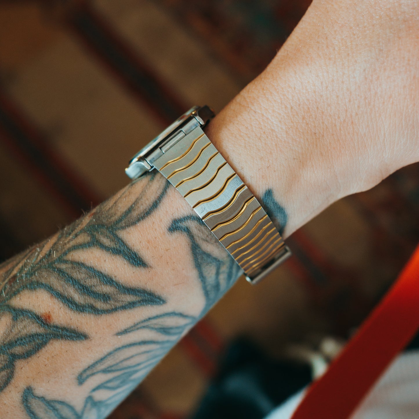 Geneva Quartz wave bracelet back detail