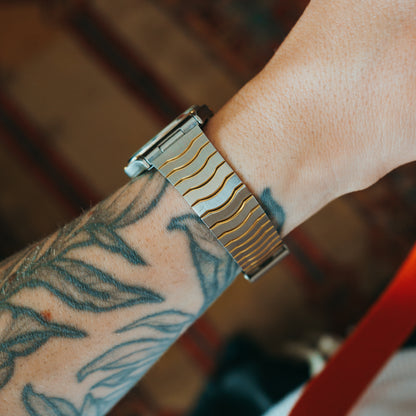 Geneva Quartz wave bracelet back detail