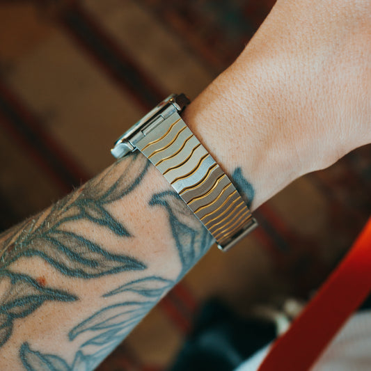 Geneva Quartz wave bracelet back detail