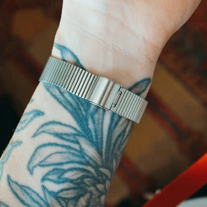 Seiko Quartz bracelet clasp detail