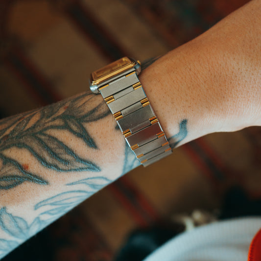 D'Homme Quartz gold-accented integrated bracelet back detail