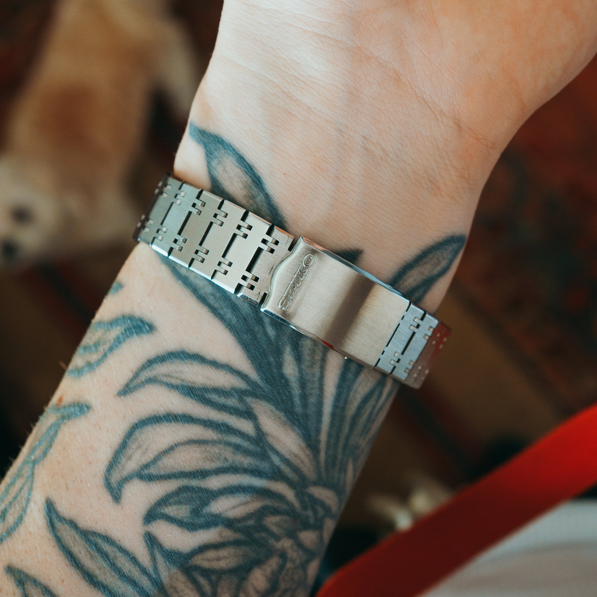 Seiko Quartz branded clasp detail
