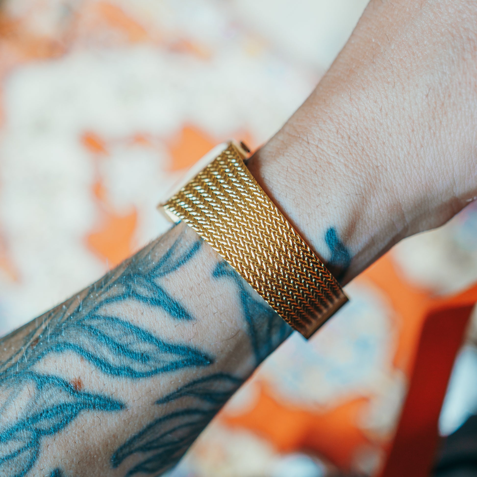 Phinix Mechanical Watch - bracelet side profile