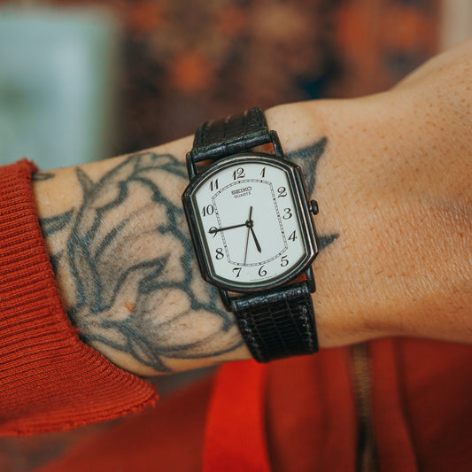 Seiko Quartz strap side view