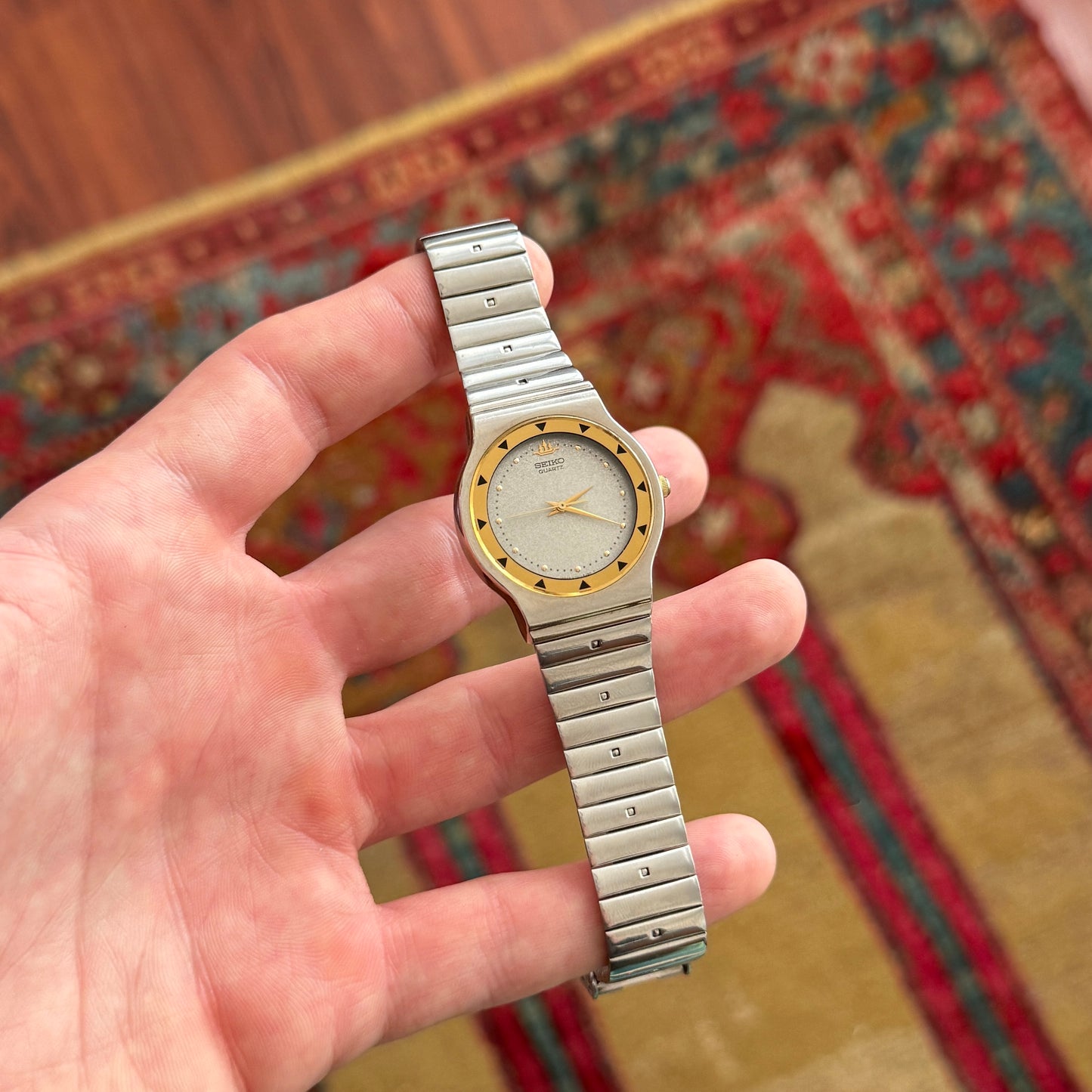 Seiko Quartz V701-6J00
