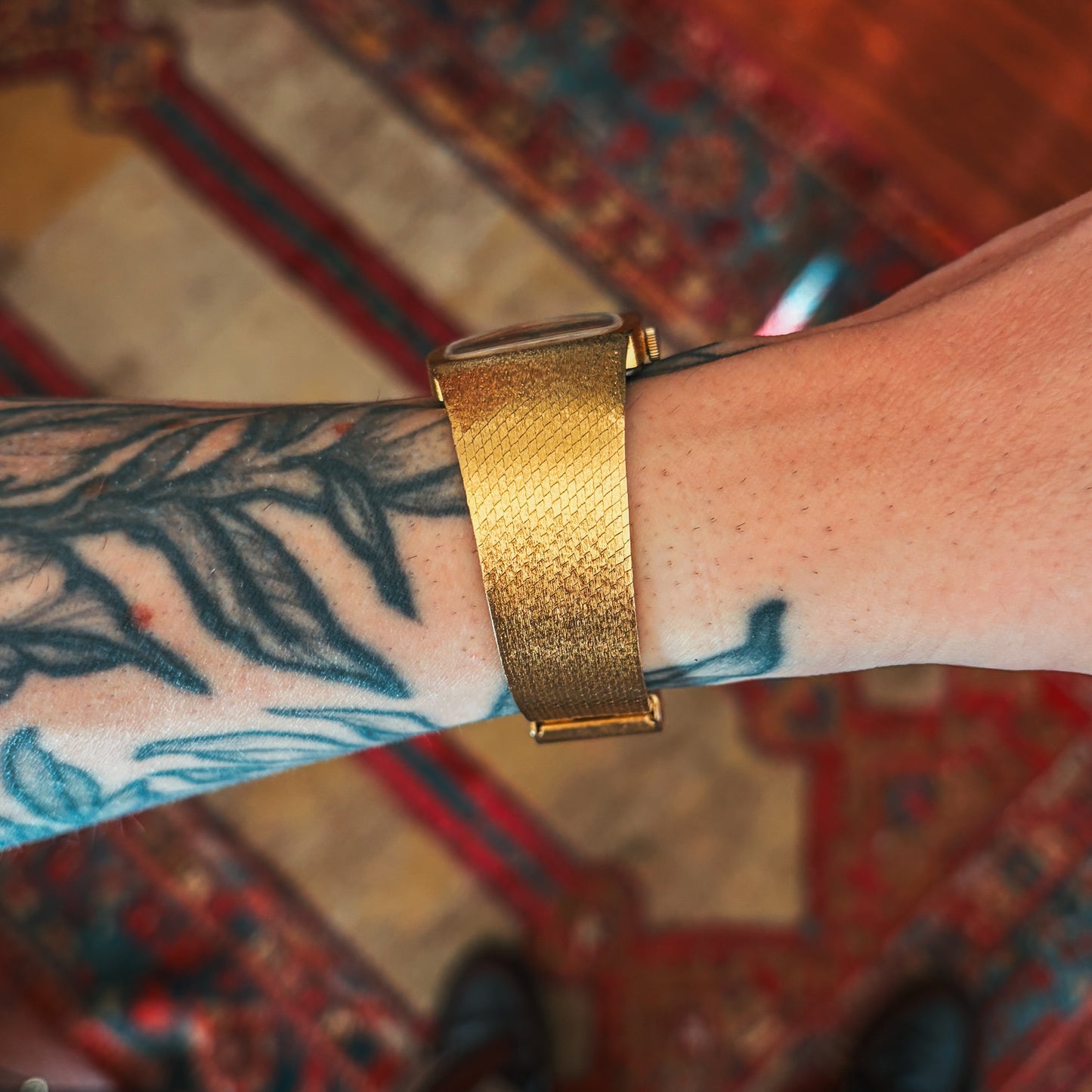 Phinix Swiss Mechanical gold bracelet side profile on wrist