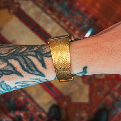 Phinix Swiss Mechanical gold bracelet side profile on wrist